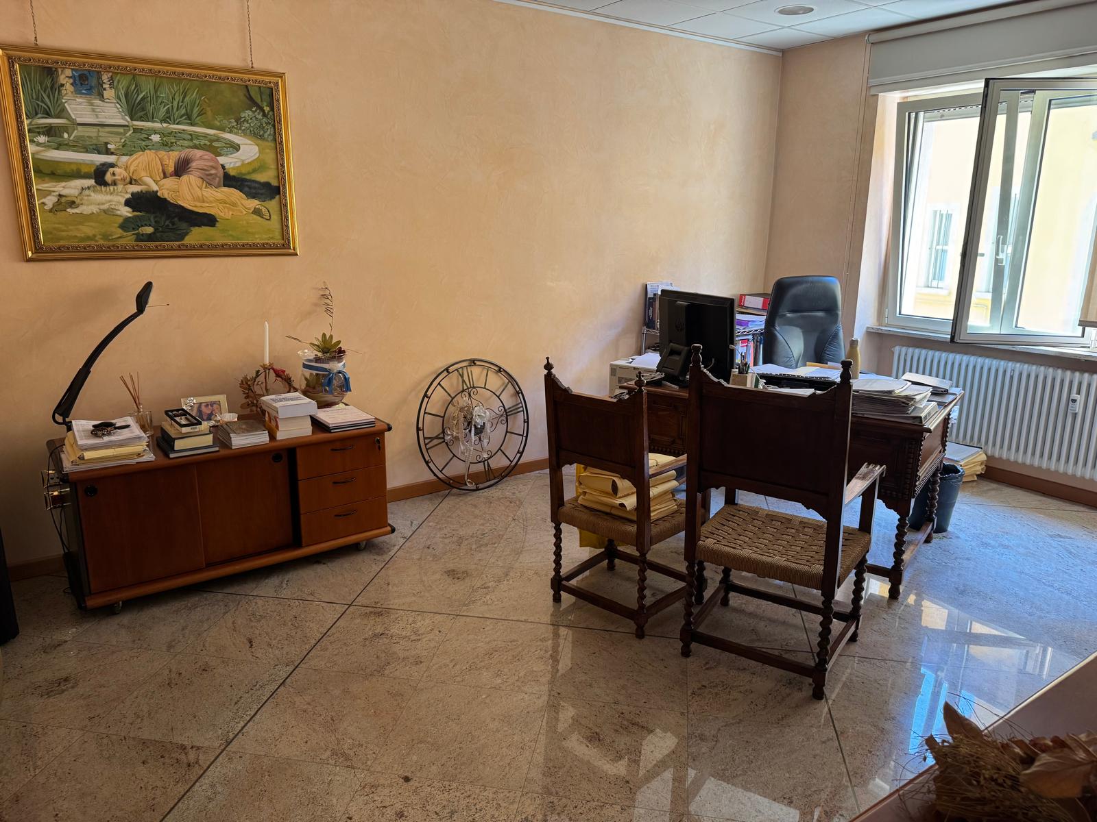 VENDESI UFFICI ZONA VIA GUGLIELMO D’ALZANO